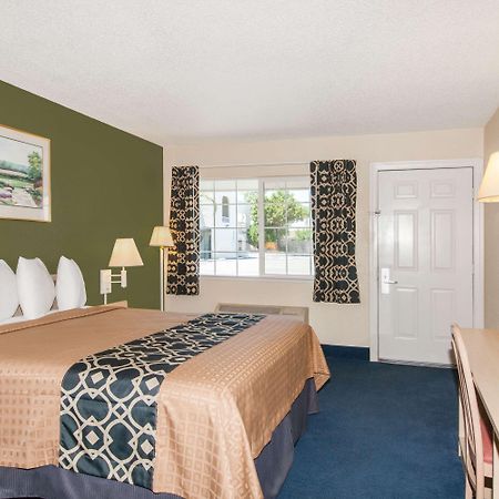 Travelodge By Wyndham Los Banos Ca Екстер'єр фото