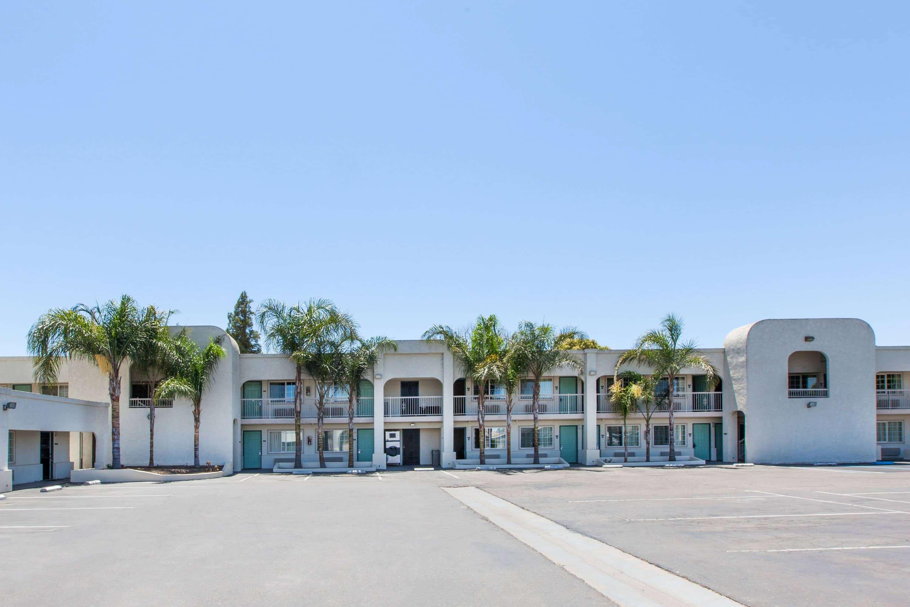 Travelodge By Wyndham Los Banos Ca Екстер'єр фото