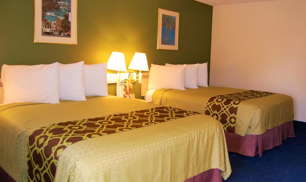 Travelodge By Wyndham Los Banos Ca Екстер'єр фото