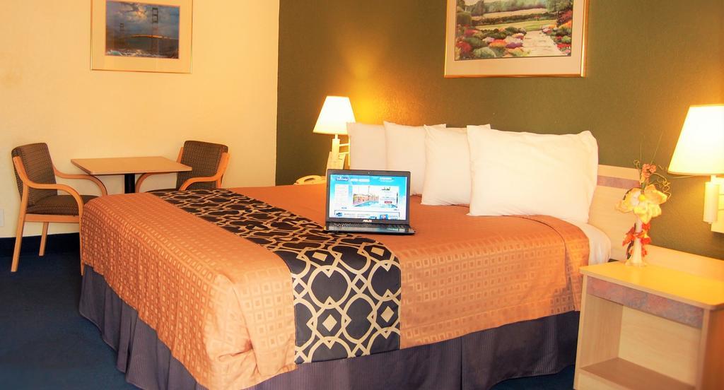Travelodge By Wyndham Los Banos Ca Екстер'єр фото